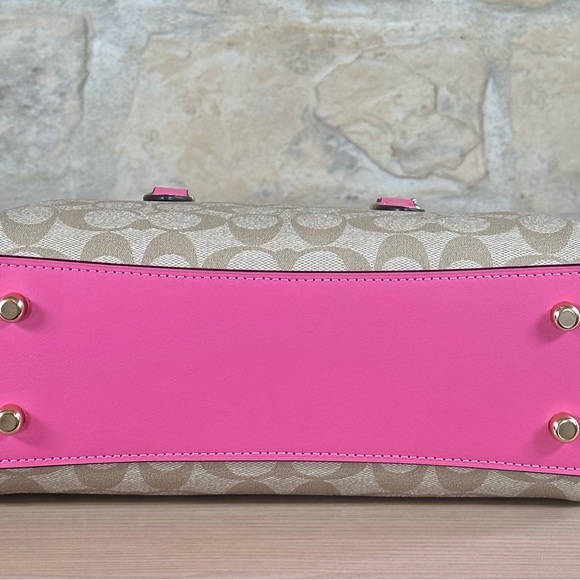 Coach - Picture 4 of 16